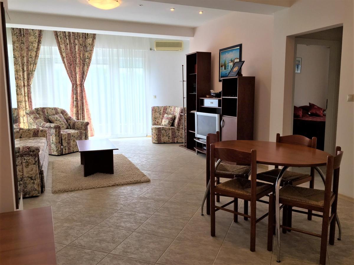 Club Topaz Apartments Нептун Екстер'єр фото